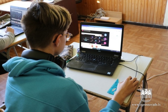 Jaudīgs starts Krapes skolai UNIVERSUM (25.09.2020.)