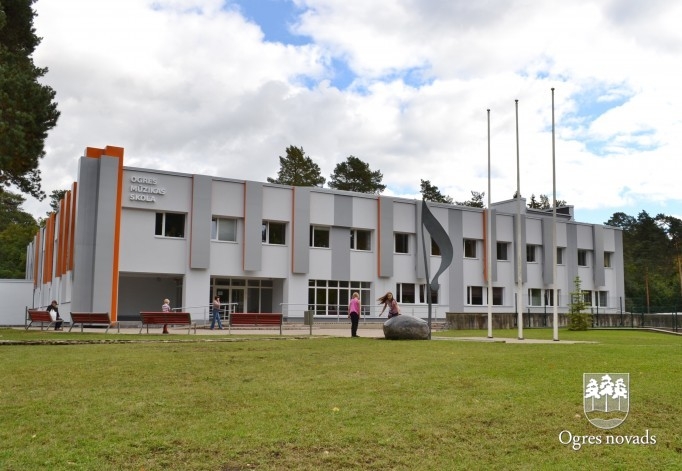 Atklāj kafejnīcu Ogres Mūzikas skolā