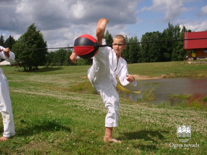 "KARATE SEN-E" sportistiem zelts un divi sudrabi Latvijas čempionātā