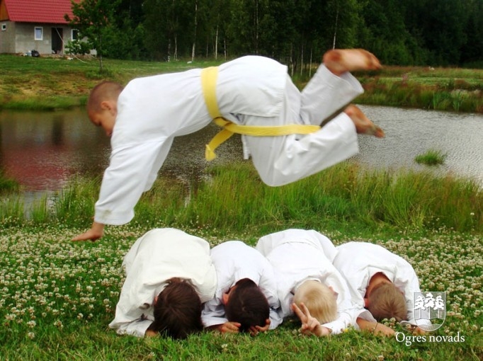"KARATE SEN-E" sportistiem zelts un divi sudrabi Latvijas čempionātā