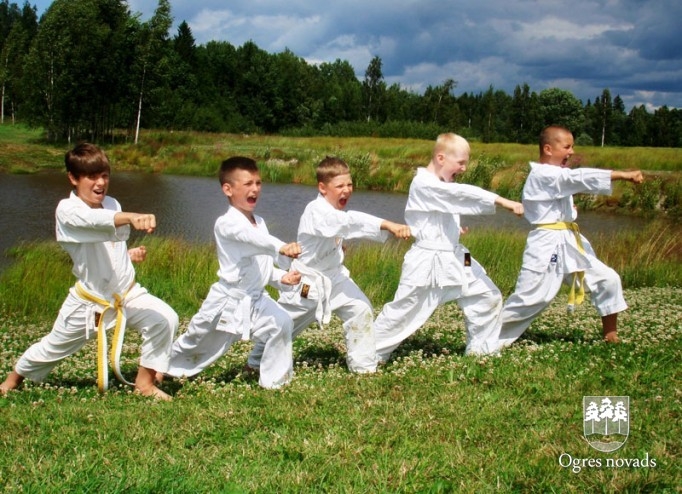 "KARATE SEN-E" sportistiem zelts un divi sudrabi Latvijas čempionātā