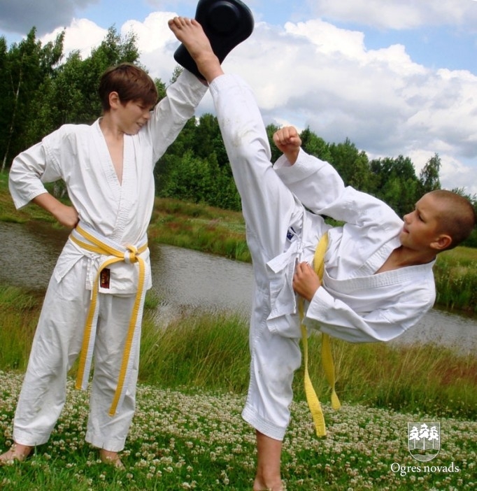 "KARATE SEN-E" sportistiem zelts un divi sudrabi Latvijas čempionātā