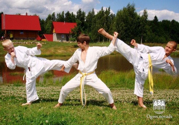 "KARATE SEN-E" sportistiem zelts un divi sudrabi Latvijas čempionātā