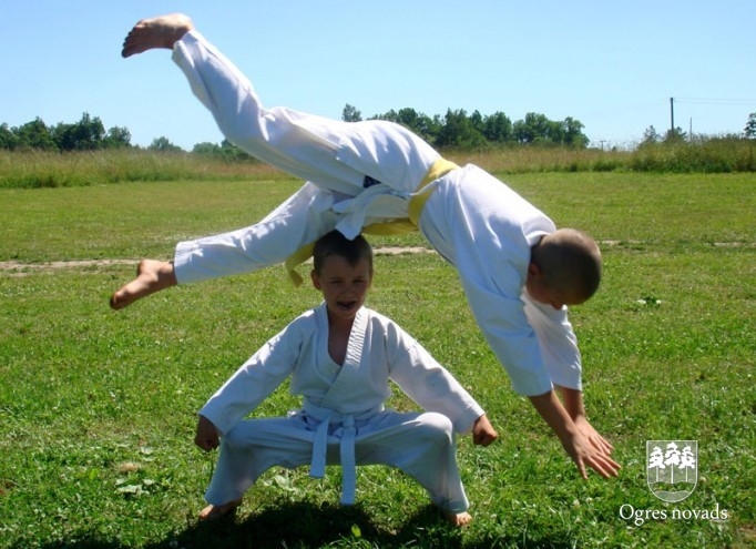 "KARATE SEN-E" sportistiem zelts un divi sudrabi Latvijas čempionātā
