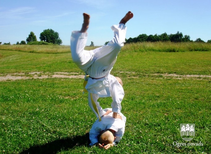 "KARATE SEN-E" sportistiem zelts un divi sudrabi Latvijas čempionātā