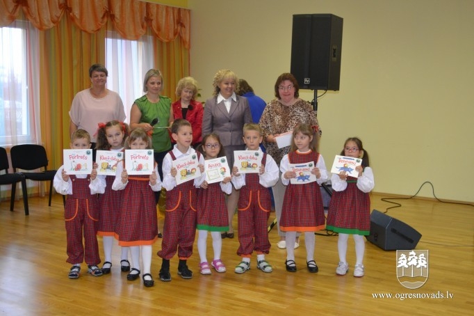Ogres novada bērnu dārzi piedalās sadziedāšanās svētkos “Kopā jautrāk!”