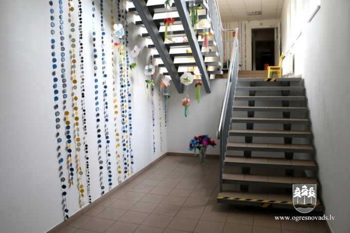 Krapes skola turpina sniegt pilnvērtīgas zināšanas skolēniem