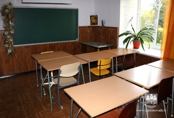 Krapes skola turpina sniegt pilnvērtīgas zināšanas skolēniem