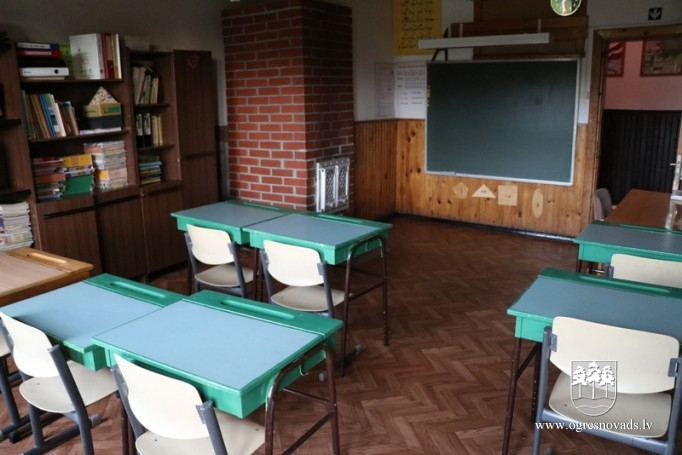 Krapes skola turpina sniegt pilnvērtīgas zināšanas skolēniem