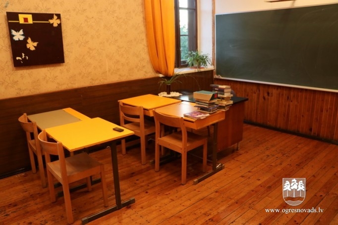 Krapes skola turpina sniegt pilnvērtīgas zināšanas skolēniem