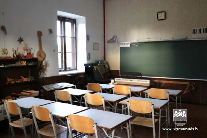 Krapes skola turpina sniegt pilnvērtīgas zināšanas skolēniem