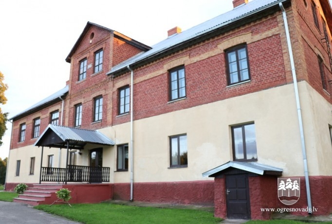 Krapes skola turpina sniegt pilnvērtīgas zināšanas skolēniem