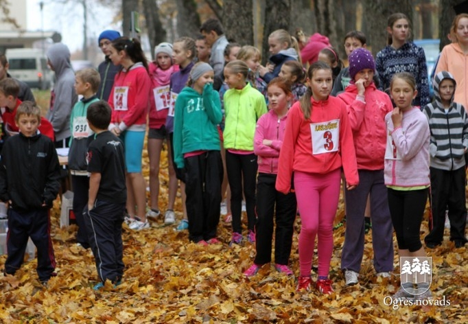 Ogrēniešiem un madlieniešiem uzvaras rudens krosa stafetēs