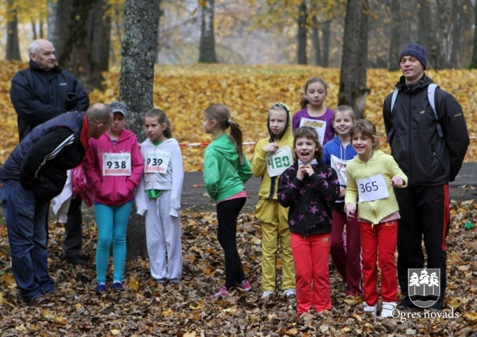 Ogrēniešiem un madlieniešiem uzvaras rudens krosa stafetēs