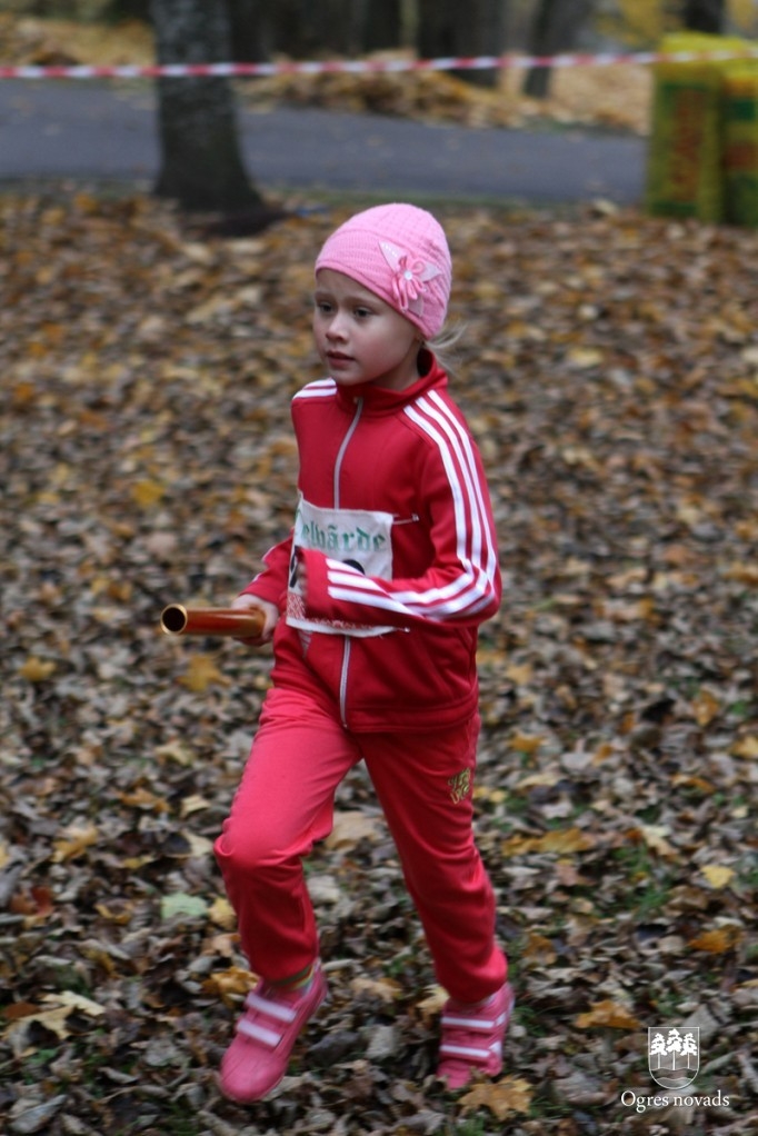 Ogrēniešiem un madlieniešiem uzvaras rudens krosa stafetēs
