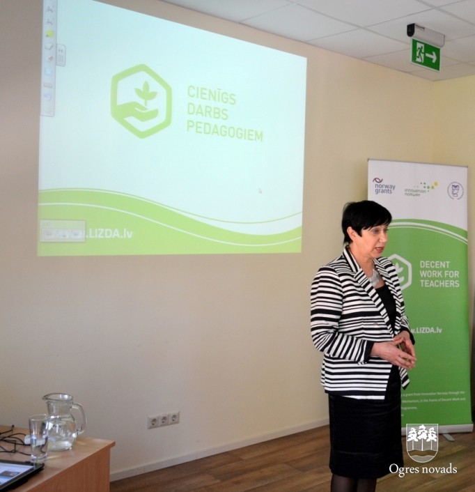 Ogrē diskutē par cienīga darba apstākļiem pedagogiem