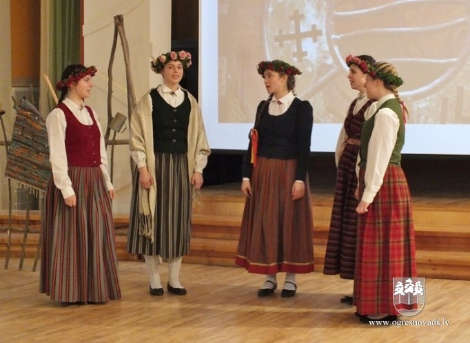 Ogres 1.vidusskolas komandai 1.pakāpe latviešu tautas dziesmu dziedāšanas sacensībās