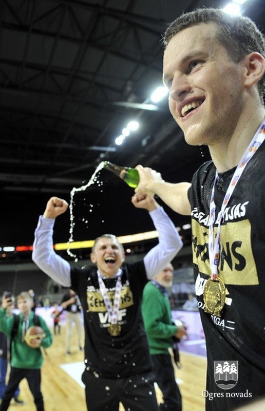 Ogres BS audzēkņiem Latvijas čempionāta zelts un sudrabs
