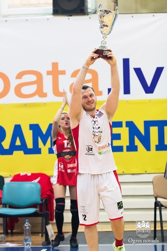Ogres BS audzēkņiem Latvijas čempionāta zelts un sudrabs