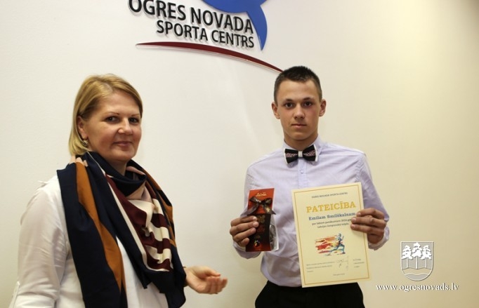 Ogres NSC lepojas ar saviem medaļniekiem