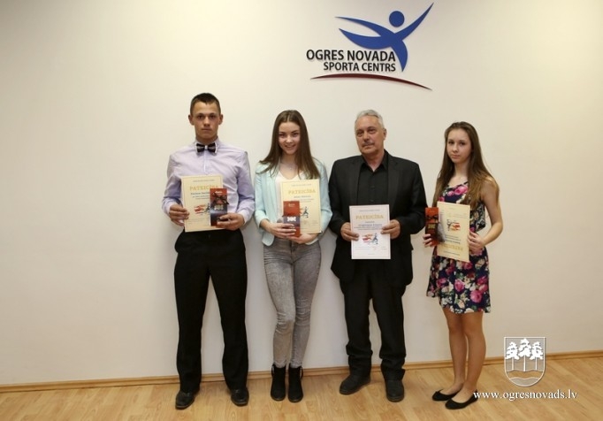 Ogres NSC lepojas ar saviem medaļniekiem