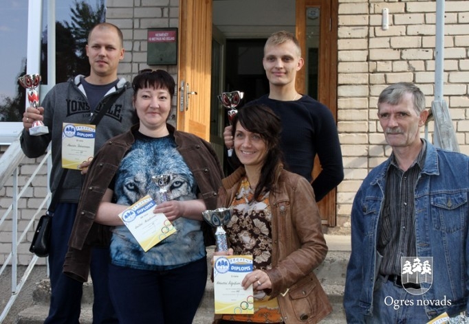 Ložu šaušanas sprintā uzvar Žiguļina-Klauža un Melnis