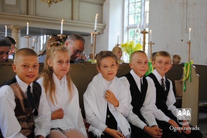 Meņģeles baznīcai 220