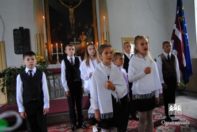Meņģeles baznīcai 220