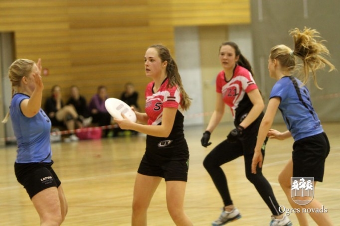 Ogres "Momenta" frisbijistes - Latvijas vicečempiones