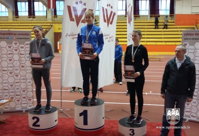 Ogres NSC vieglatlēti no Latvijas čempionāta atved 10 medaļas