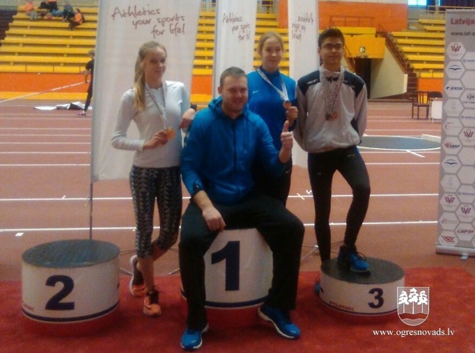 Ogres NSC vieglatlēti no Latvijas čempionāta atved 10 medaļas