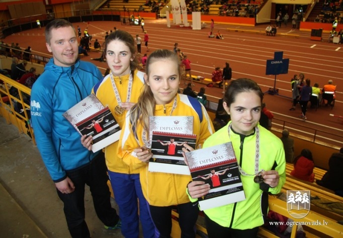 Ogres NSC vieglatlēti no Latvijas čempionāta atved 10 medaļas