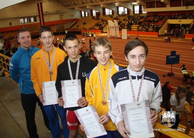 Ogres NSC vieglatlēti no Latvijas čempionāta atved 10 medaļas