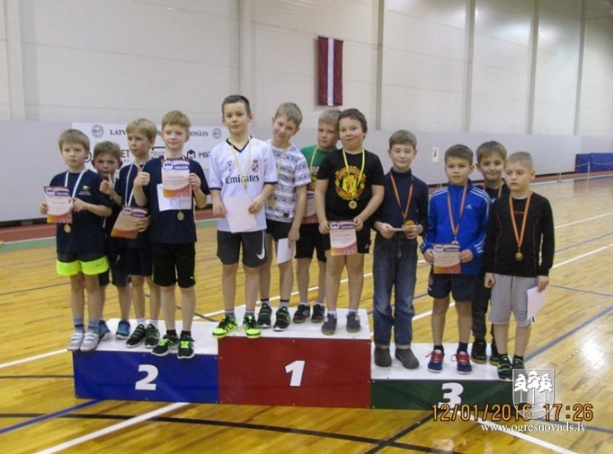Ogres NSC U-10 vecuma grupas vieglatlētiem astoņas medaļas