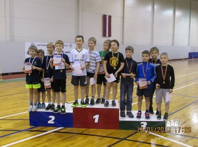 Ogres NSC U-10 vecuma grupas vieglatlētiem astoņas medaļas