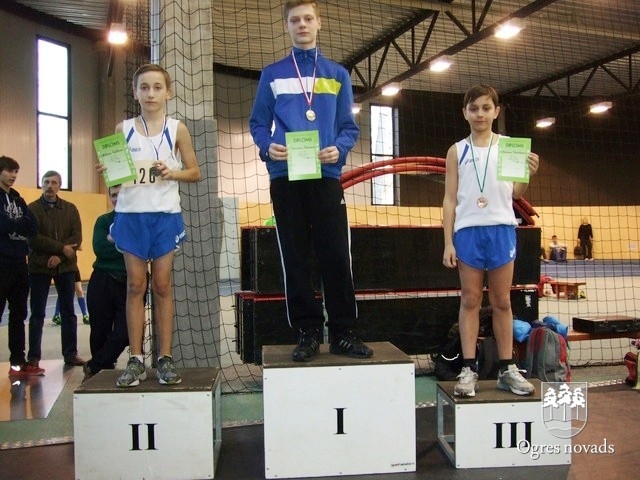 Ogres NSC vieglatlētiem bagātīga medaļu raža Valgā