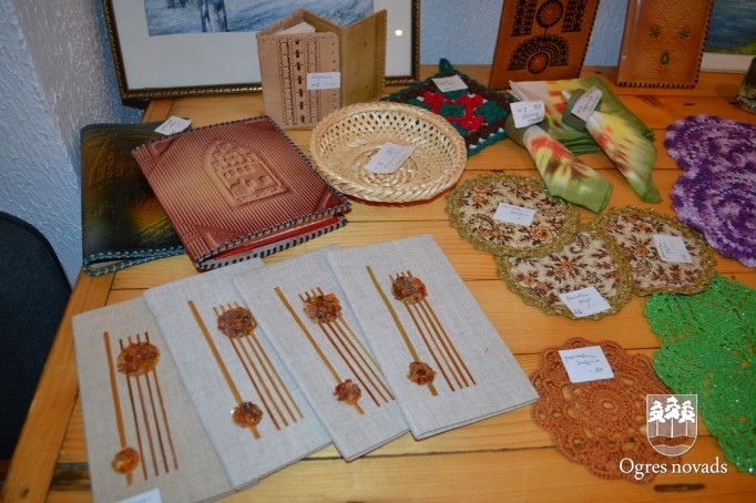 Rokdarbu izstāde - pārdošana "No sirds uz sirdi" 2014