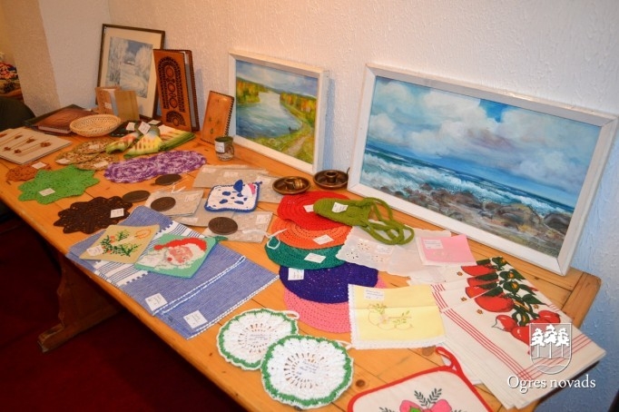 Rokdarbu izstāde - pārdošana "No sirds uz sirdi" 2014