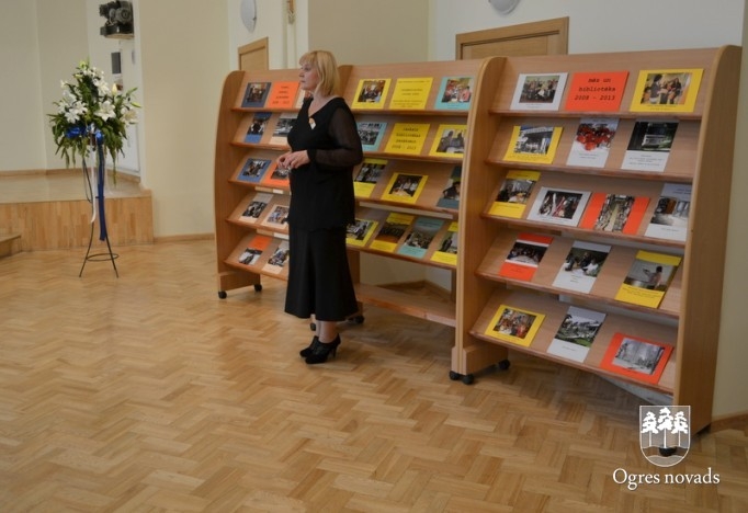Ogres Centrālajai bibliotēkai - 85