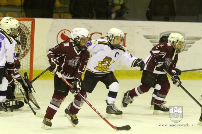 HK "Ogre Juniors" komandām nedēļas nogalē astoņas spēles