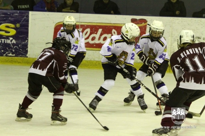 HK "Ogre Juniors" komandām nedēļas nogalē astoņas spēles