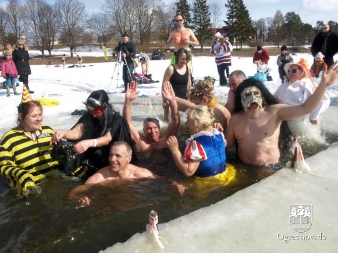 "Ogres roņi" noslēdz sezonu ar neparastu karnevālu
