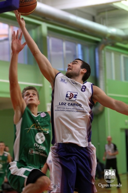 "Ogres BS" ceturtdaļfinālu sāk ar graujošu uzvaru