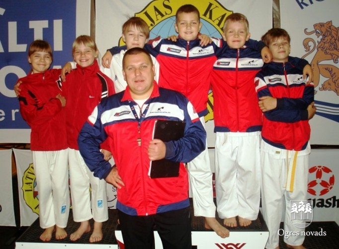 "KARATE SEN-E" sportistiem zelts un divi sudrabi Latvijas čempionātā