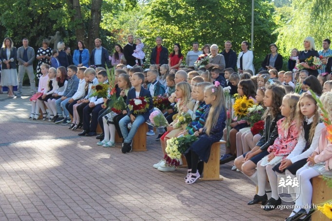 Zinību diena Ogres skolās