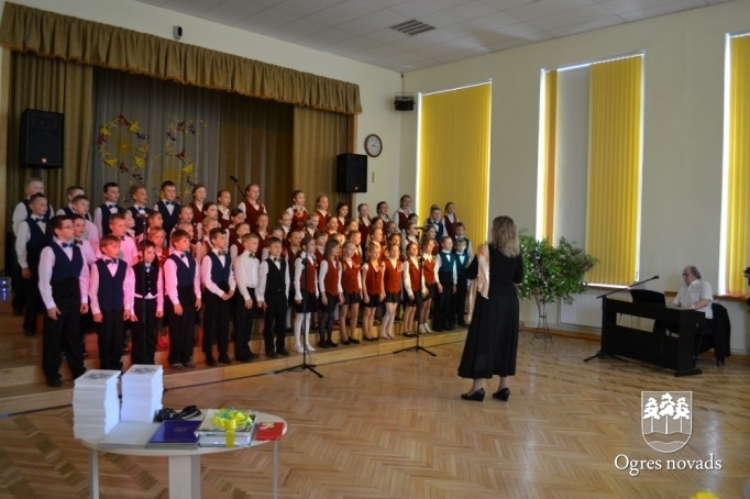 Ogres 1. vidusskola atzīmē 95 gadu jubileju
