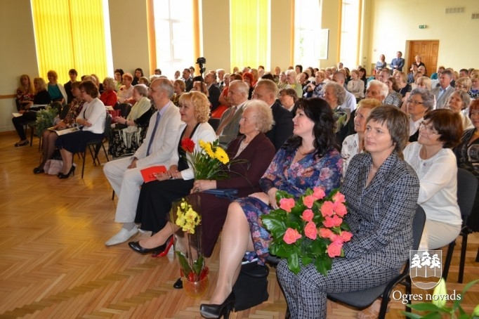 Ogres 1. vidusskola atzīmē 95 gadu jubileju