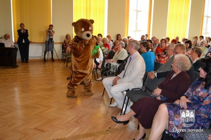 Ogres 1. vidusskola atzīmē 95 gadu jubileju