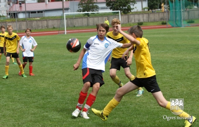 "Ogres SC" jaunie futbolisti piekāpjas Vidzemes izlasei
