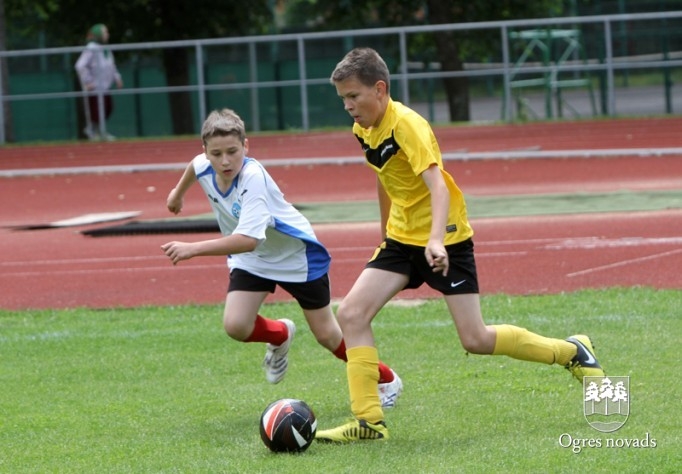 "Ogres SC" jaunie futbolisti piekāpjas Vidzemes izlasei